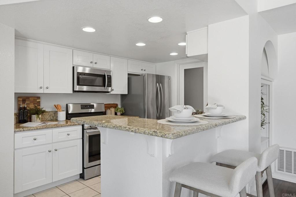 7015 Goldenrod Way Carlsbad, CA 92011 - Photo 6 of 36