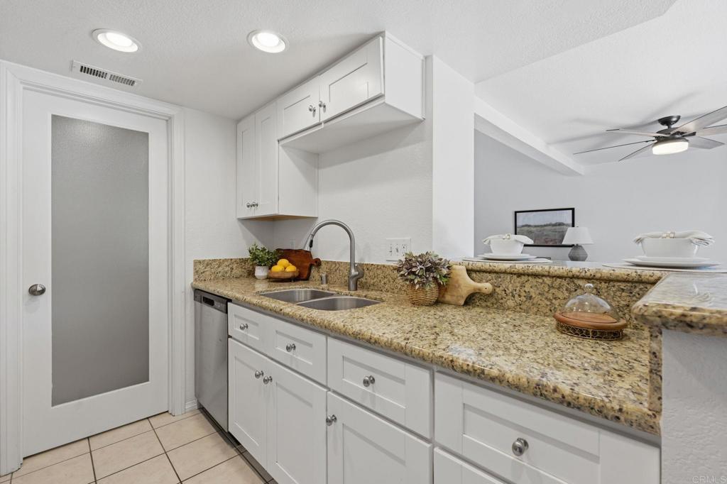 7015 Goldenrod Way Carlsbad, CA 92011 - Photo 10 of 36