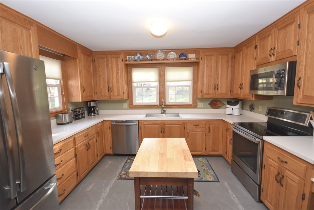 88 Blue Hills Road Amherst, MA 01002 - Photo 13 of 35 Gallery Image 13