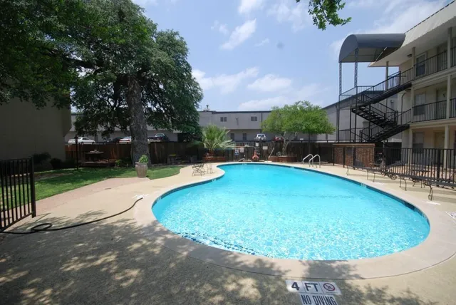 $1,300 | 910 Duncan Lane, Unit 11, Austin, TX 78705