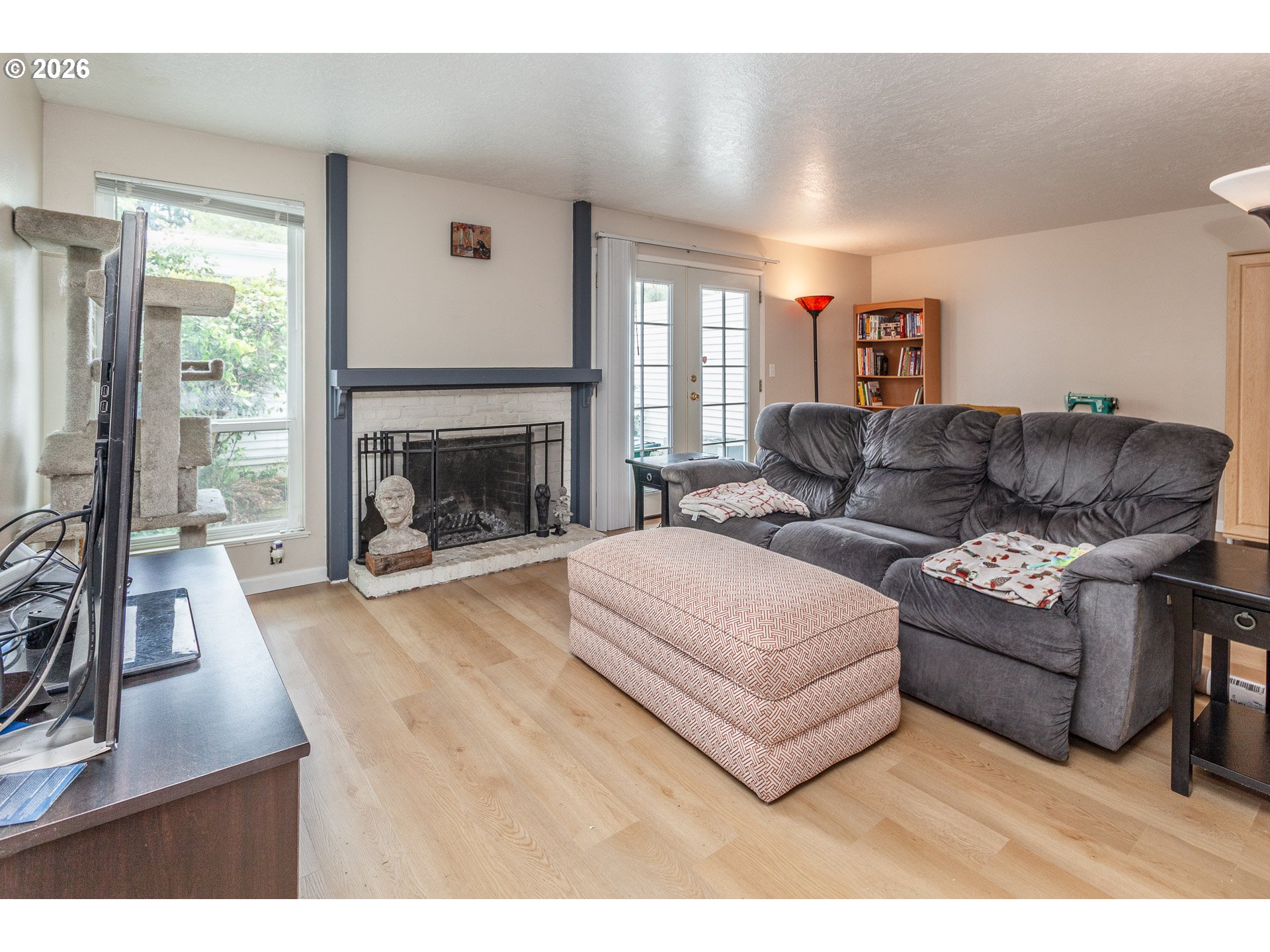 6151 Southwest Erickson Avenue Beaverton, OR 97008 - Photo 12 of 29 Living Room