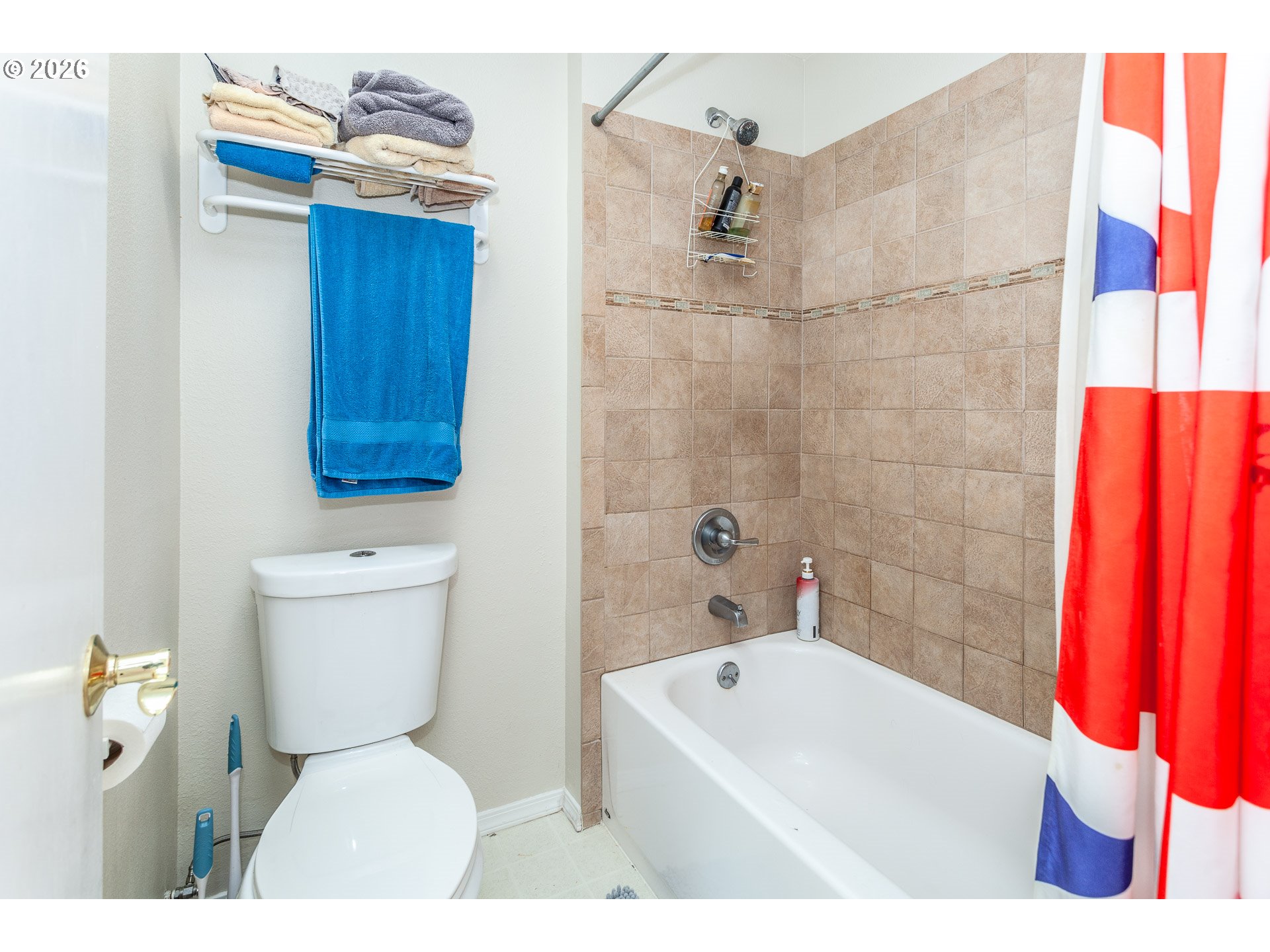 6151 Southwest Erickson Avenue Beaverton, OR 97008 - Photo 21 of 29 En Suite Bathroom