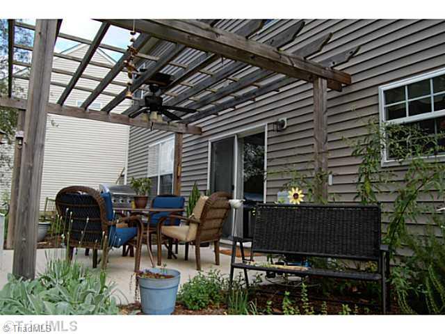 894 Hedgepath Terrace High Point, NC 27265 - Photo 15 of 16 Exterior Back.