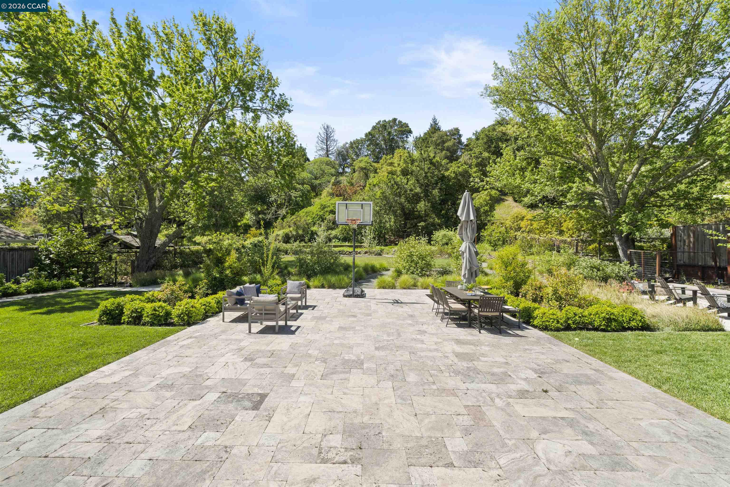 246 Overhill Road Orinda, CA 94563 - Photo 14 of 60