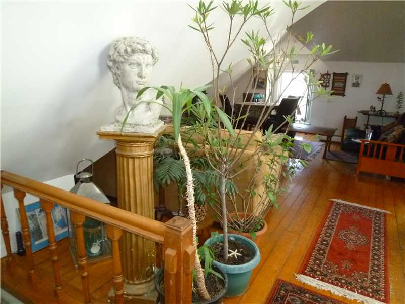 49 Merton Road, Unit 3 Newport, RI 02840 - Photo 5 of 22 Entry.