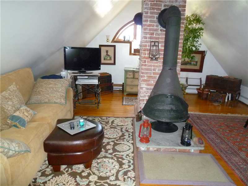 49 Merton Road, Unit 3 Newport, RI 02840 - Photo 6 of 22 Living Room.