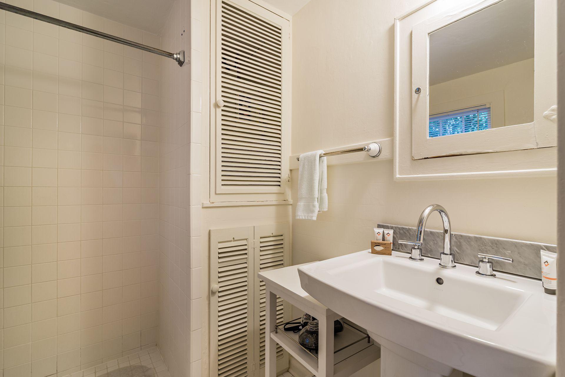 237 Dyer Road West Palm Beach, FL 33405 - Photo 25 of 36 Upstairs Bath