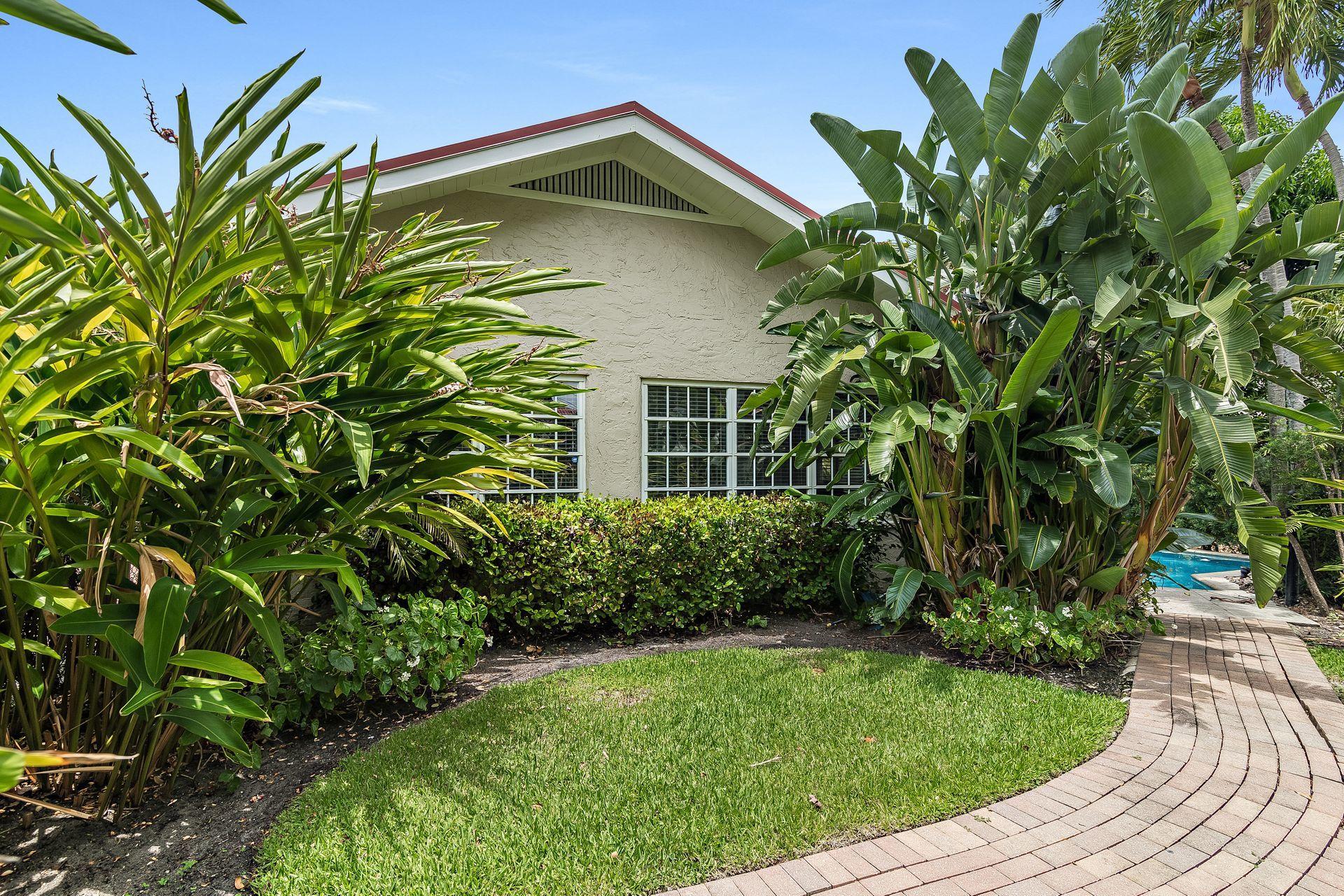 237 Dyer Road West Palm Beach, FL 33405 - Photo 3 of 36 Front