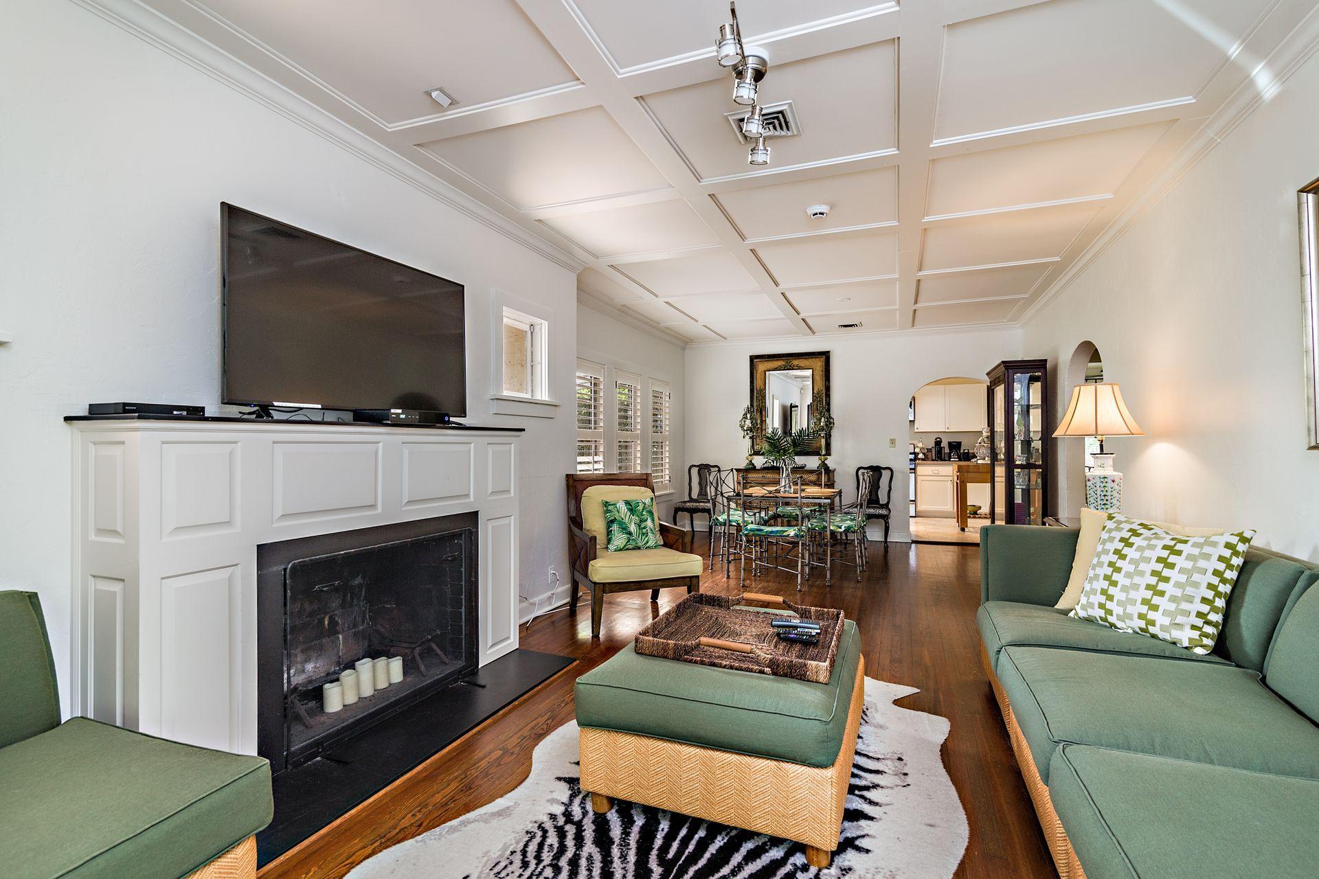 237 Dyer Road West Palm Beach, FL 33405 - Photo 6 of 36 Living Room