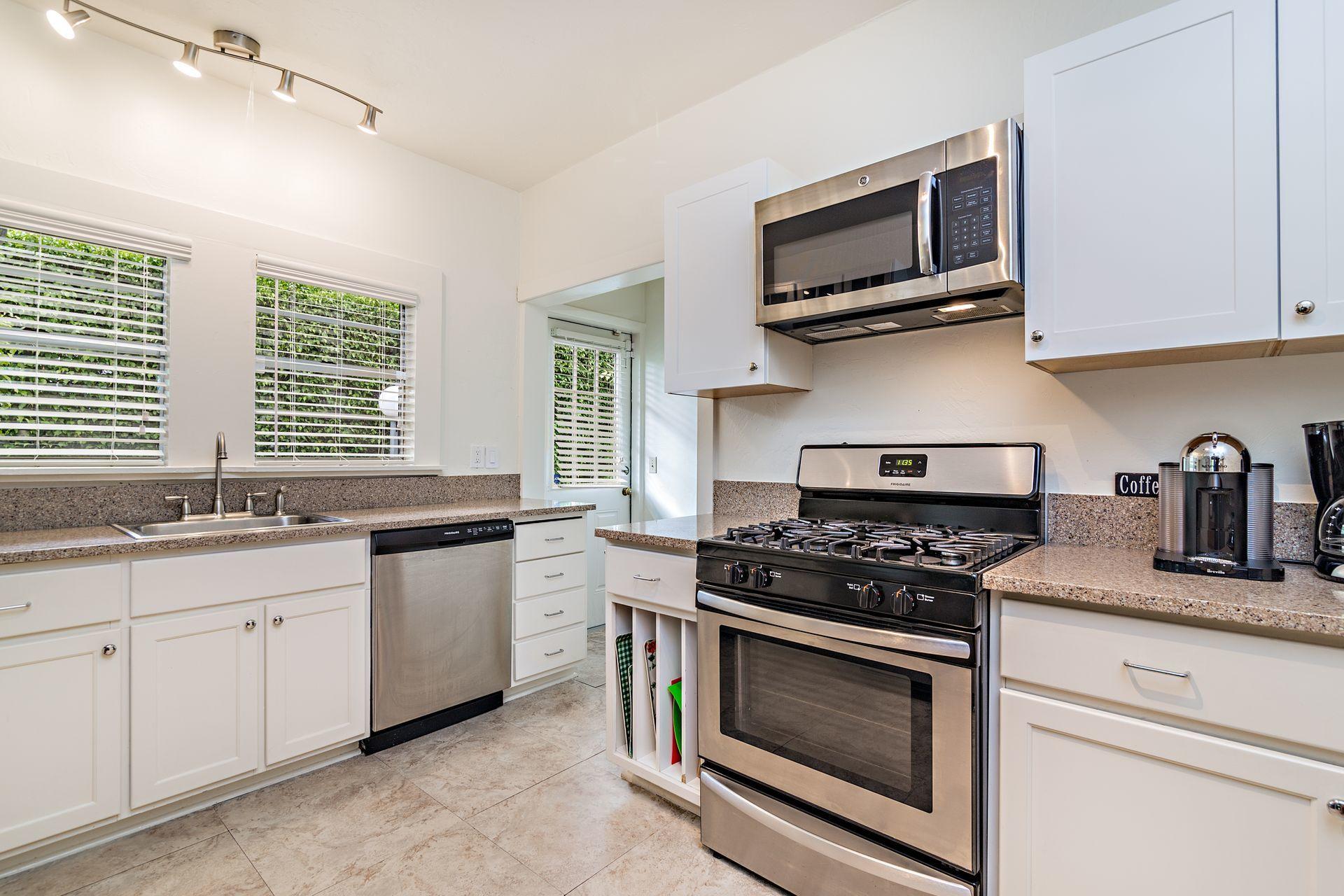 237 Dyer Road West Palm Beach, FL 33405 - Photo 9 of 36 Kitchen