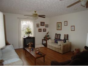 416 Cedar Branch Road Kingsport, TN 37664 - Photo 5 of 12 living room