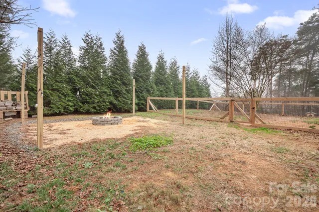 a view of a house with backyard and trees