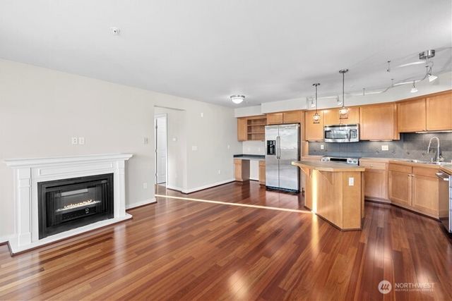 an empty room with windows and ceiling fan