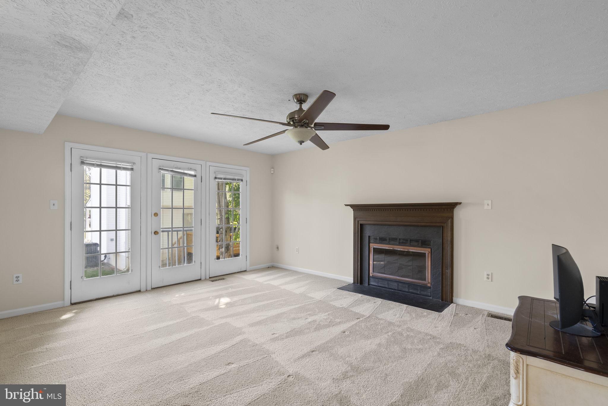 11645 Sun Cir Way Columbia, MD 21044 - Photo 16 of 44 Family room