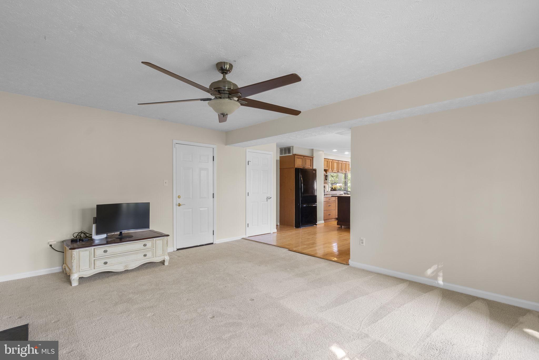 11645 Sun Cir Way Columbia, MD 21044 - Photo 18 of 44 family room