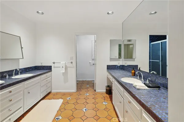 a view of a house with a big yard