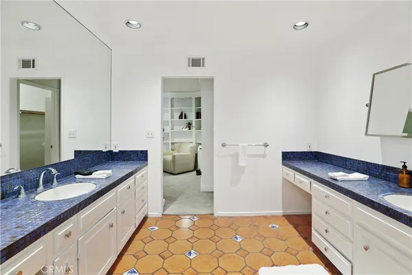 a view of a bench in a park