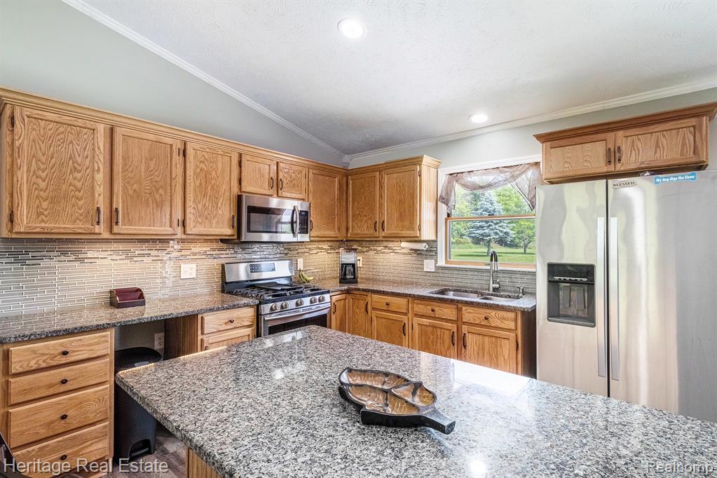 4864 Holmes Road Goodrich, MI 48438 - Photo 8 of 48