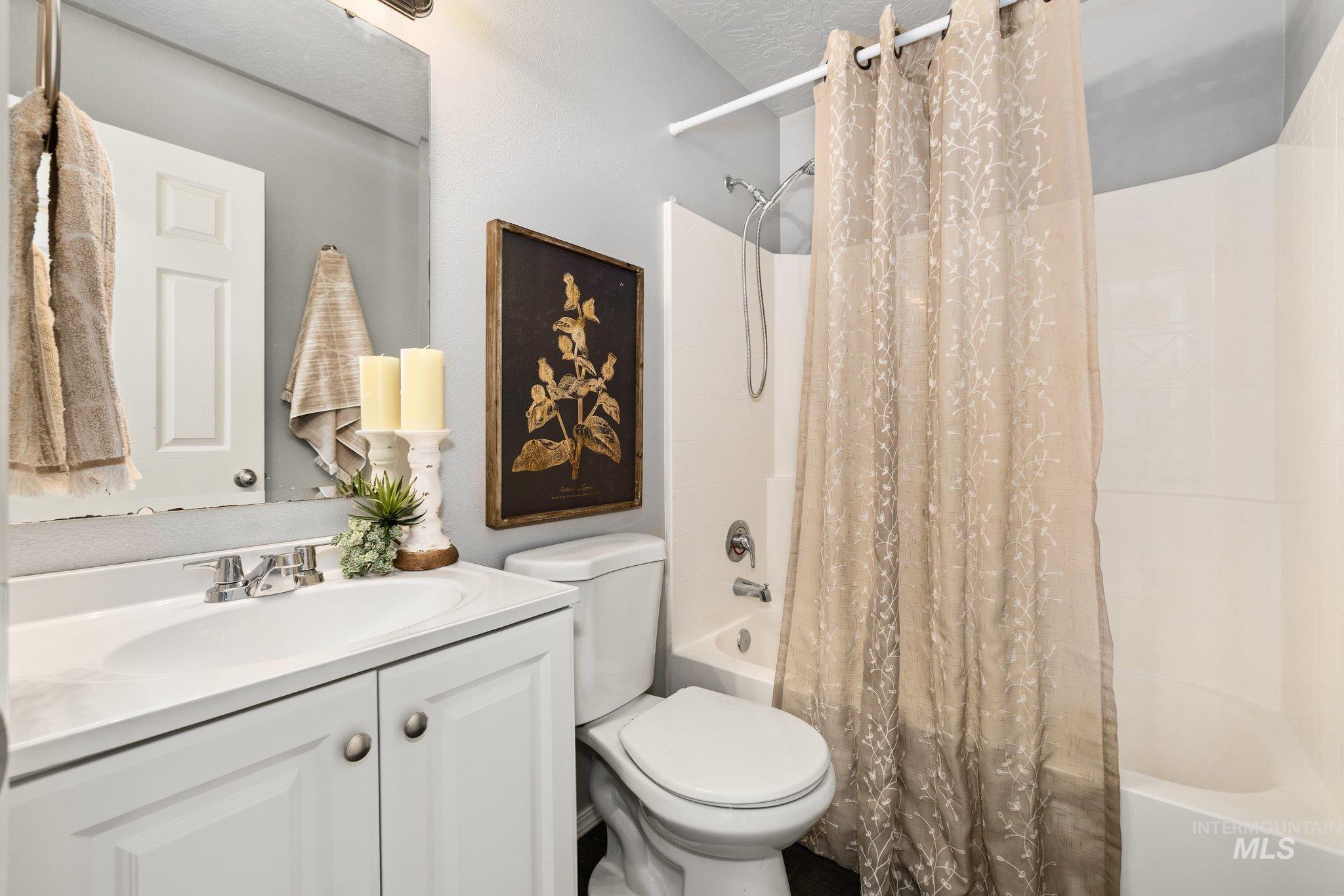 14250 Blue Ridge Street Caldwell, ID 83607 - Photo 25 of 33 Full bathroom featuring shower / bath combo and vanity