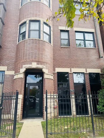$2,750 | 521 North Racine Avenue, Unit 1, Chicago, IL 60642