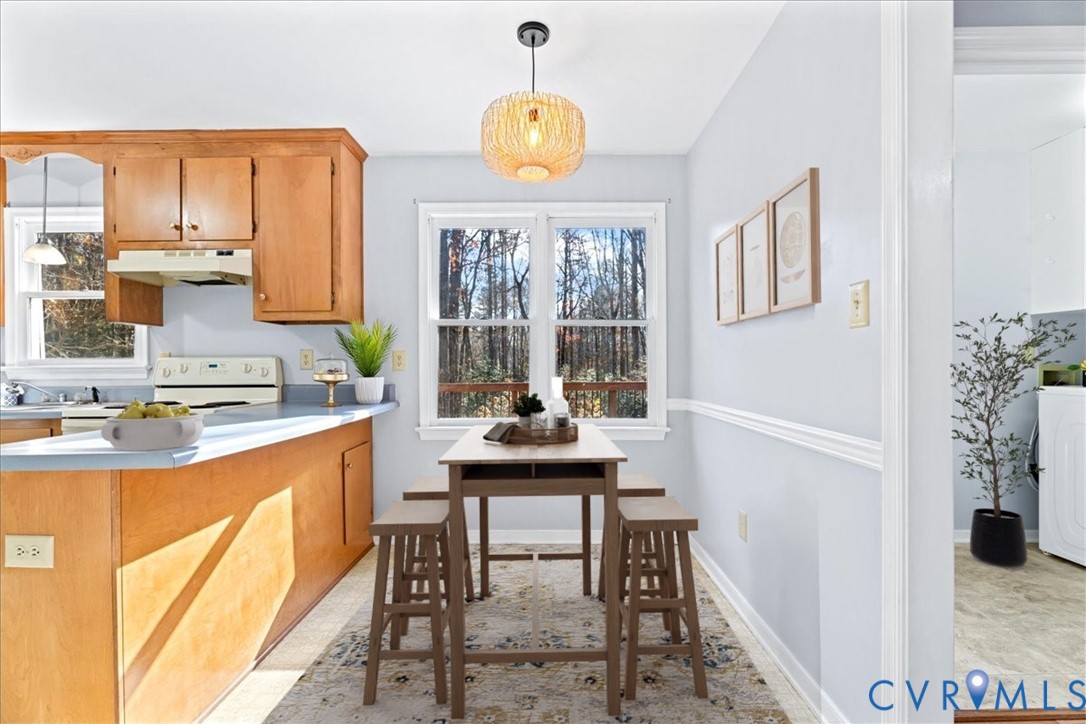 2739 Ridgeview Road Powhatan, VA 23139 - Photo 6 of 42 GREAT KITCHEN WITH EAT IN AREA, PANTRY, GREAT NATU