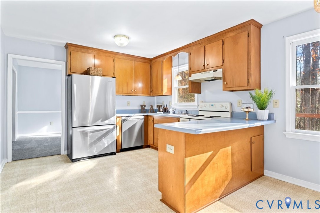 2739 Ridgeview Road Powhatan, VA 23139 - Photo 7 of 42 a kitchen with stainless steel appliances granite countertop a refrigerator a sink a stove and a refrigerator