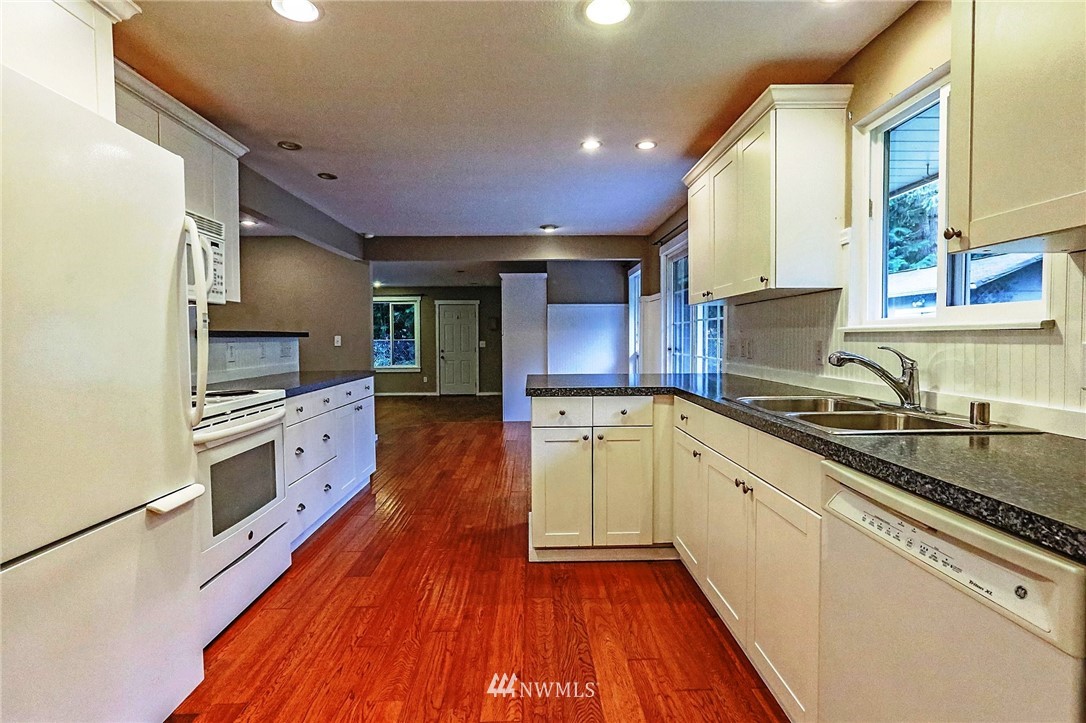 11338 Southeast Sedgwick Road Port Orchard, WA 98366 - Photo 9 of 19 Gallery Image 9
