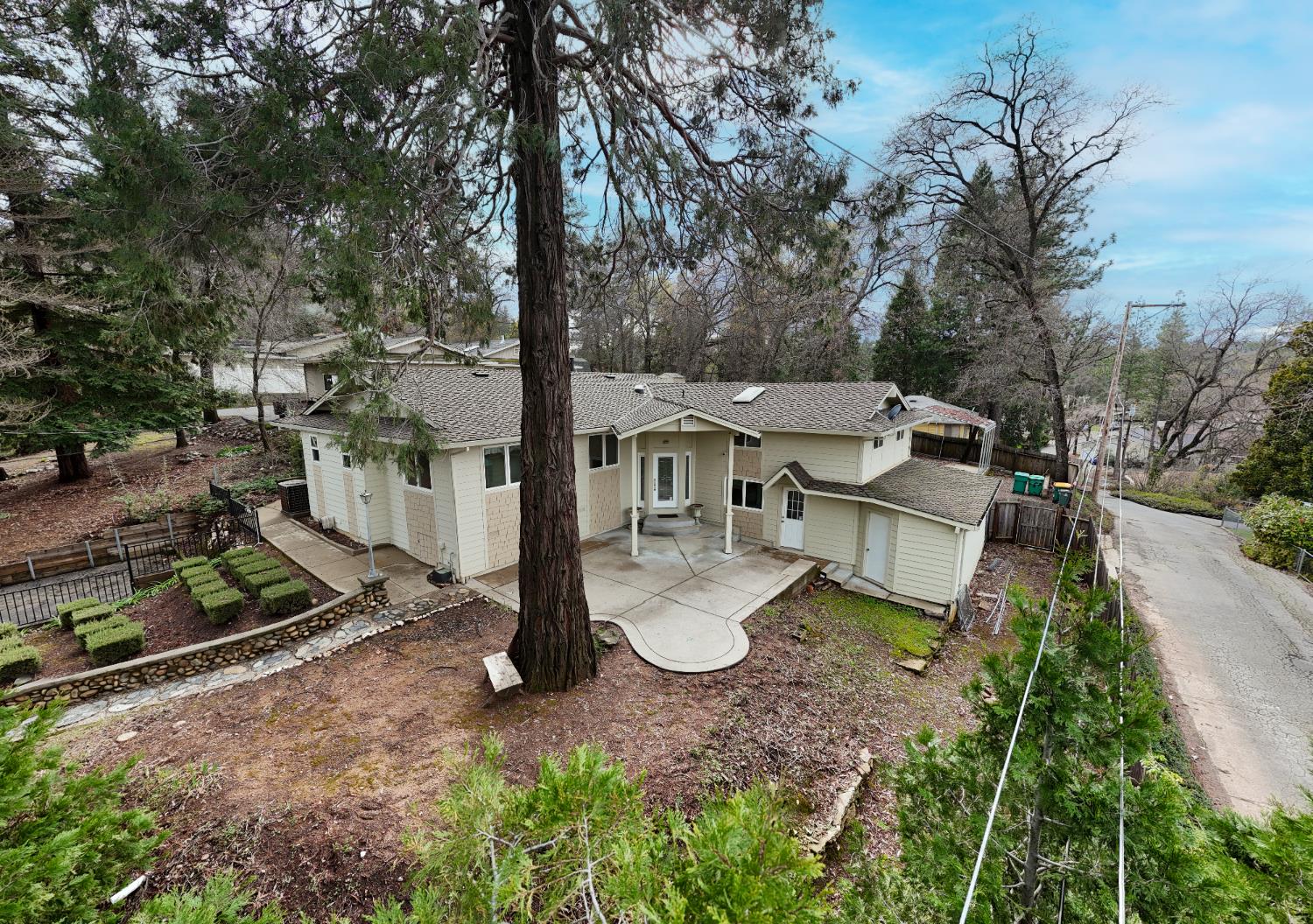 a view of a house with backyard and sitting area