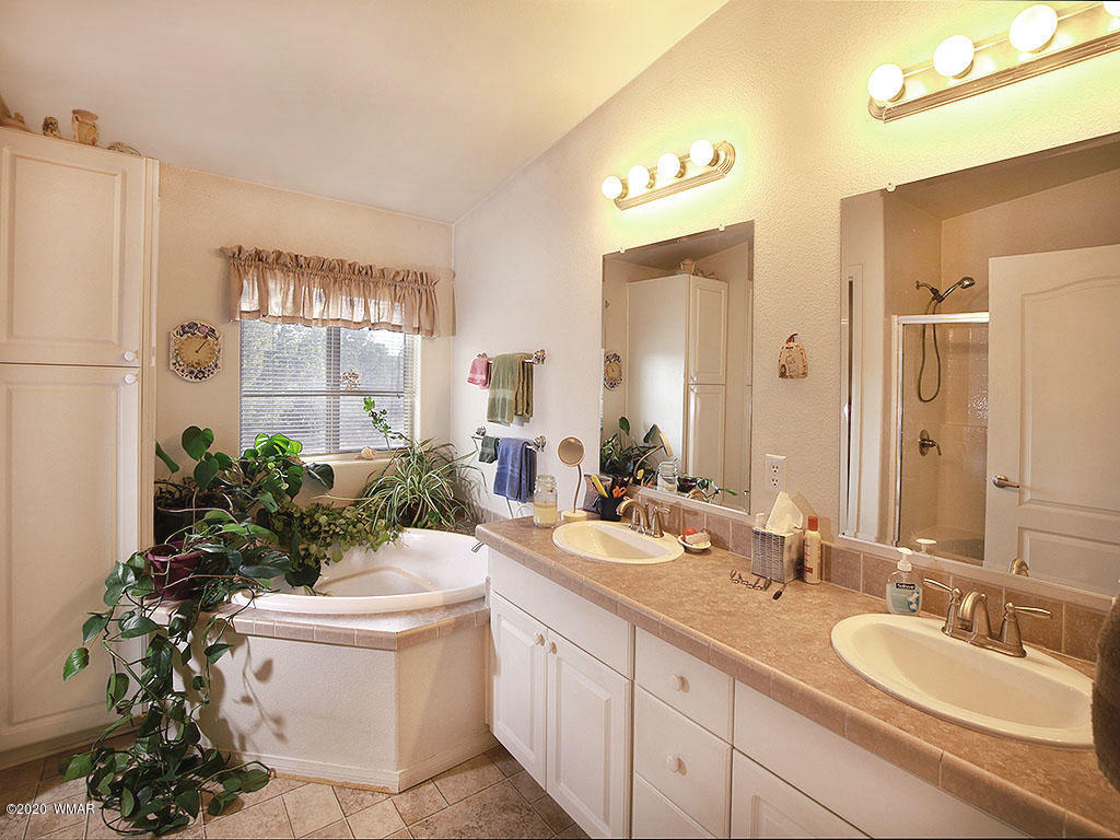 7949 Well Road Show Low, AZ 85901 - Photo 9 of 30 Gallery Image 9