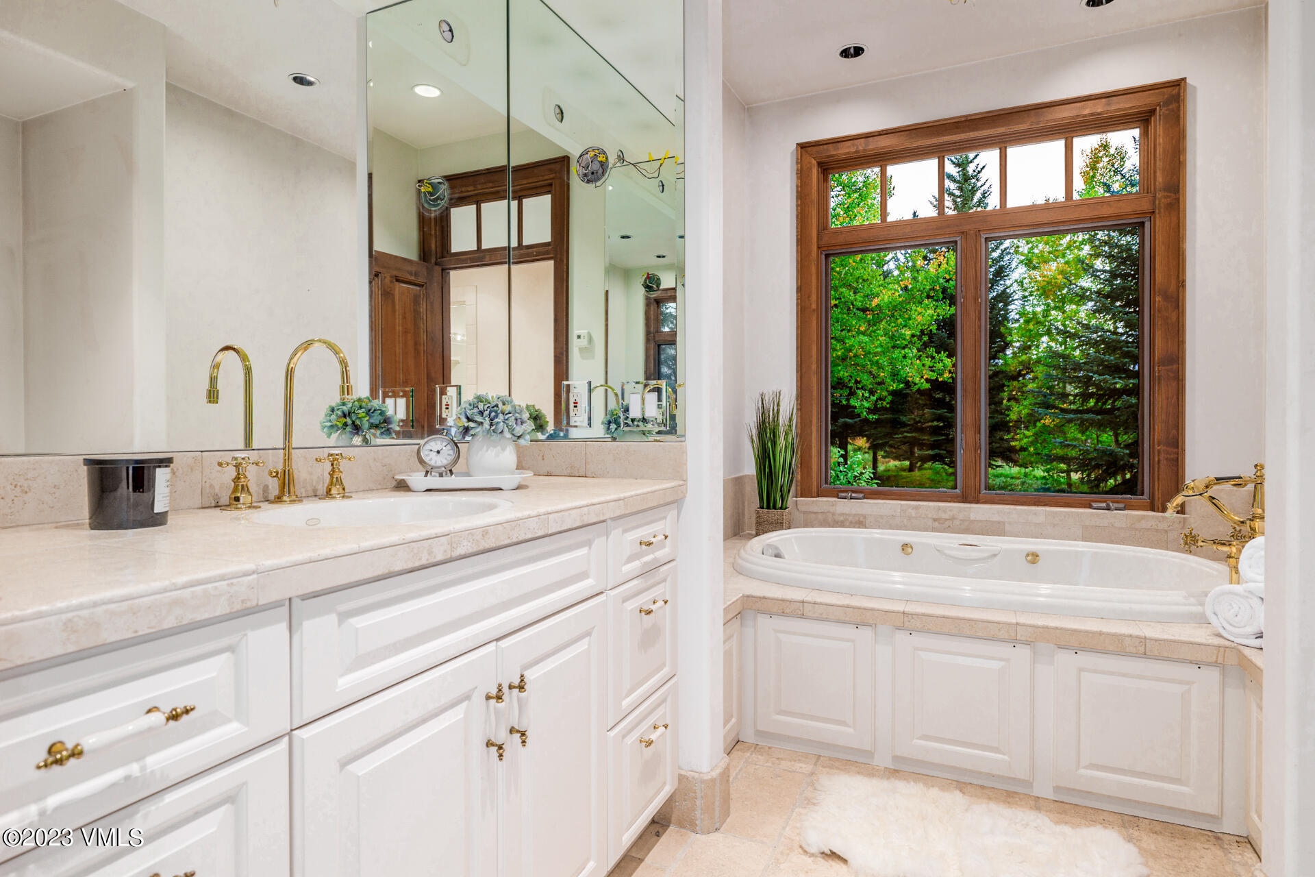 983 Beard Creek Road Edwards, CO 81632 - Photo 21 of 29 a bathroom with a sink and a large mirror