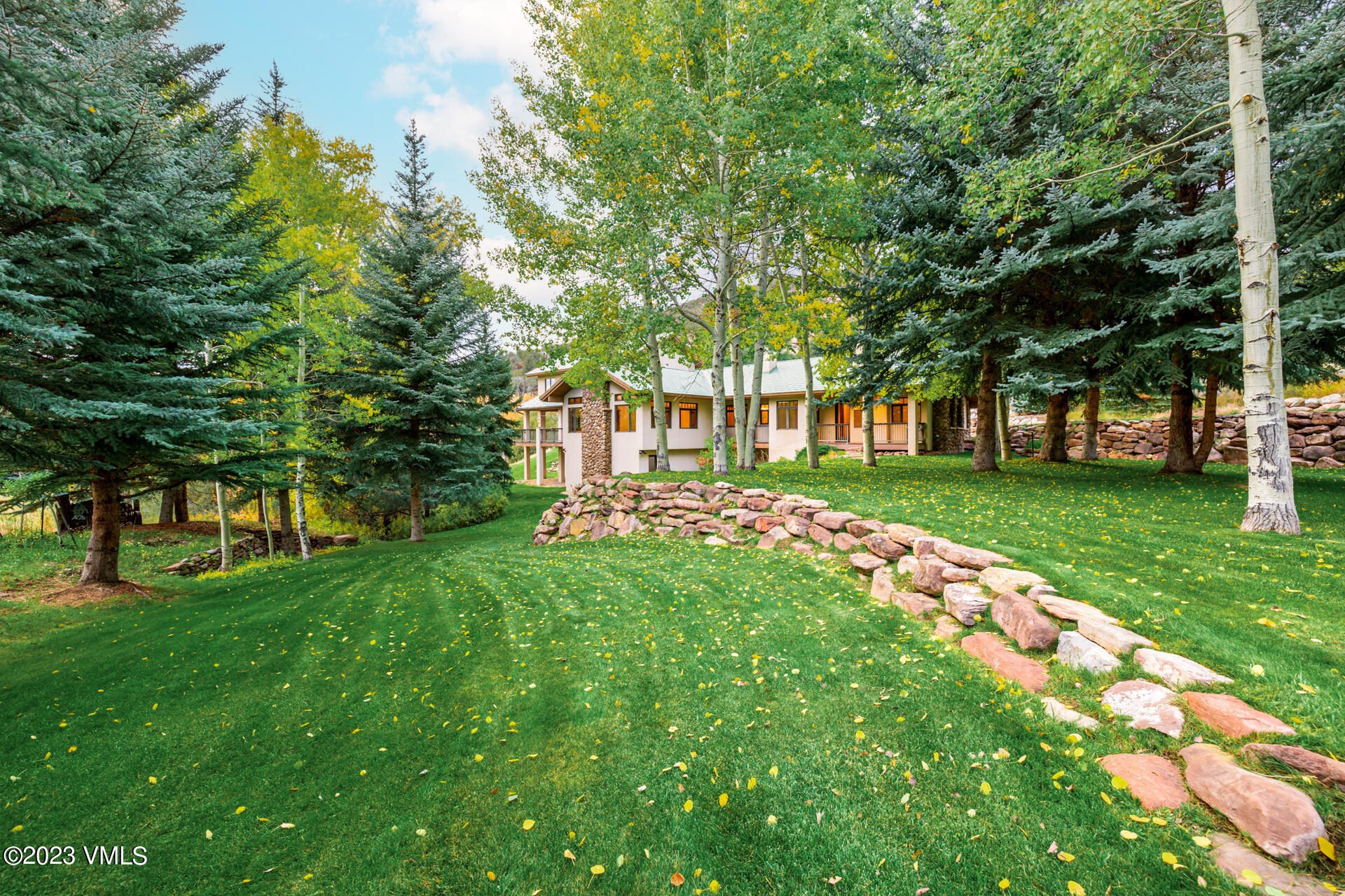 983 Beard Creek Road Edwards, CO 81632 - Photo 5 of 29 a garden view with a fountain