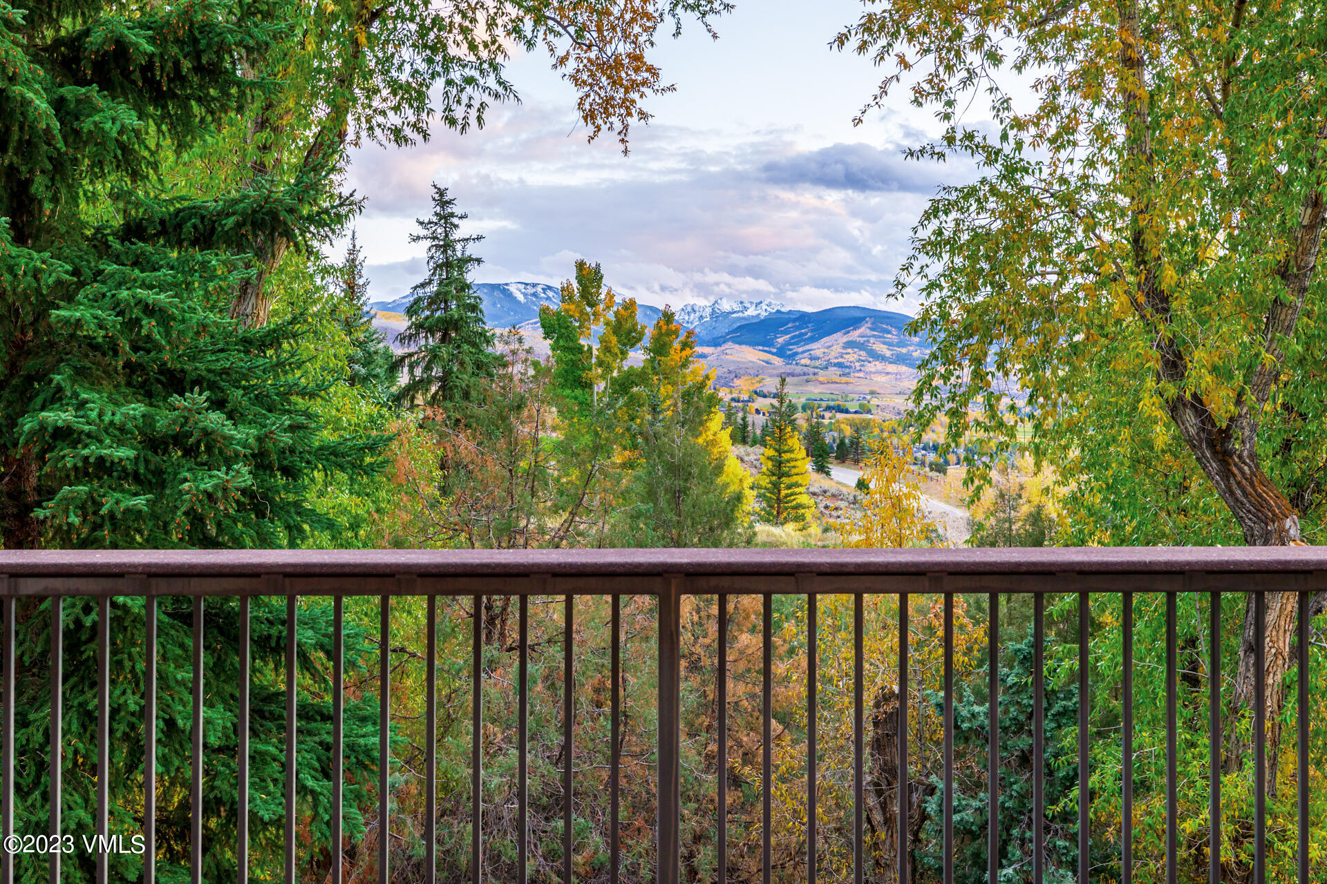 983 Beard Creek Road Edwards, CO 81632 - Photo 7 of 29 a view of a balcony with wooden fence