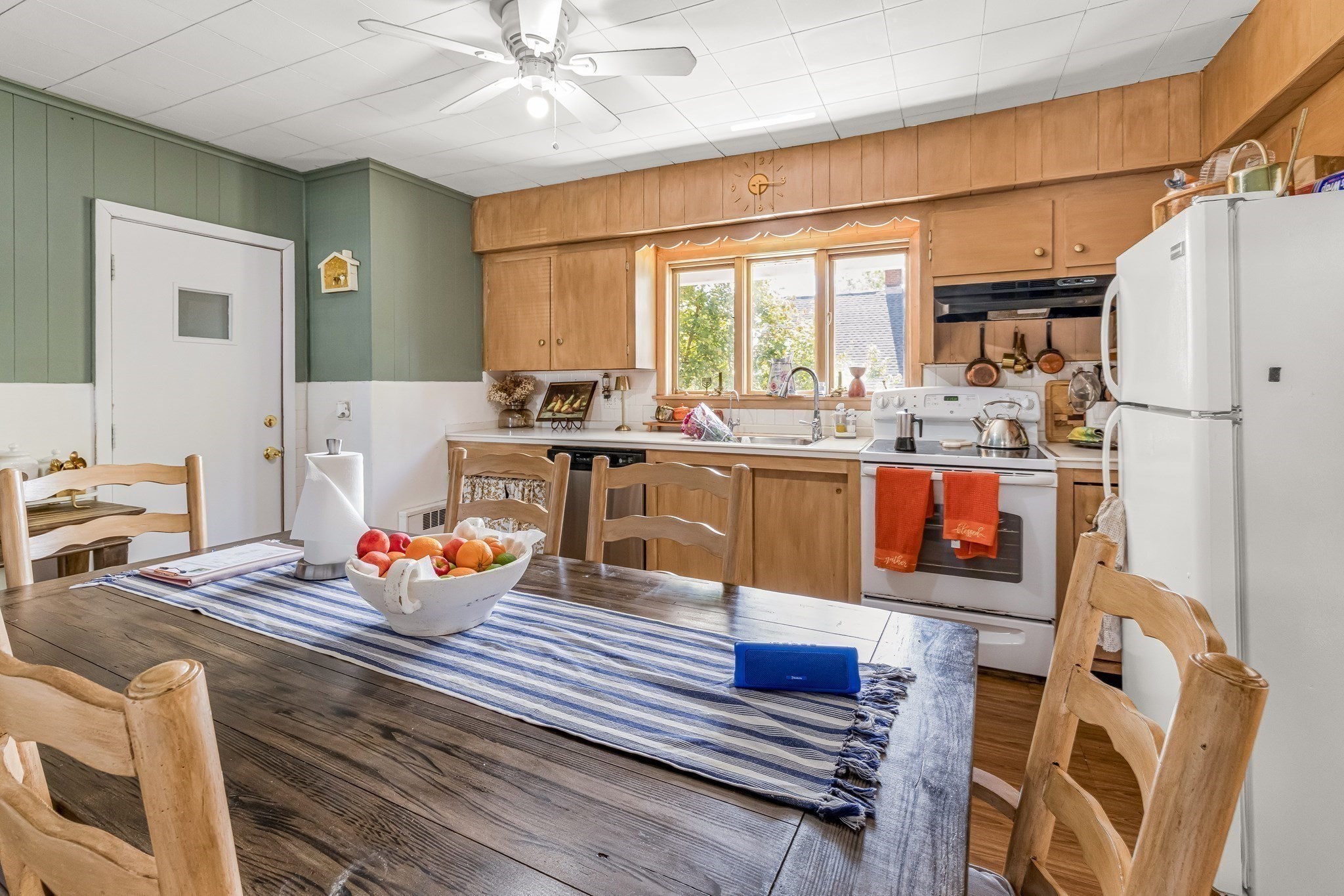 547 School Street Webster, MA 01570 - Photo 4 of 19 Gallery Image 4