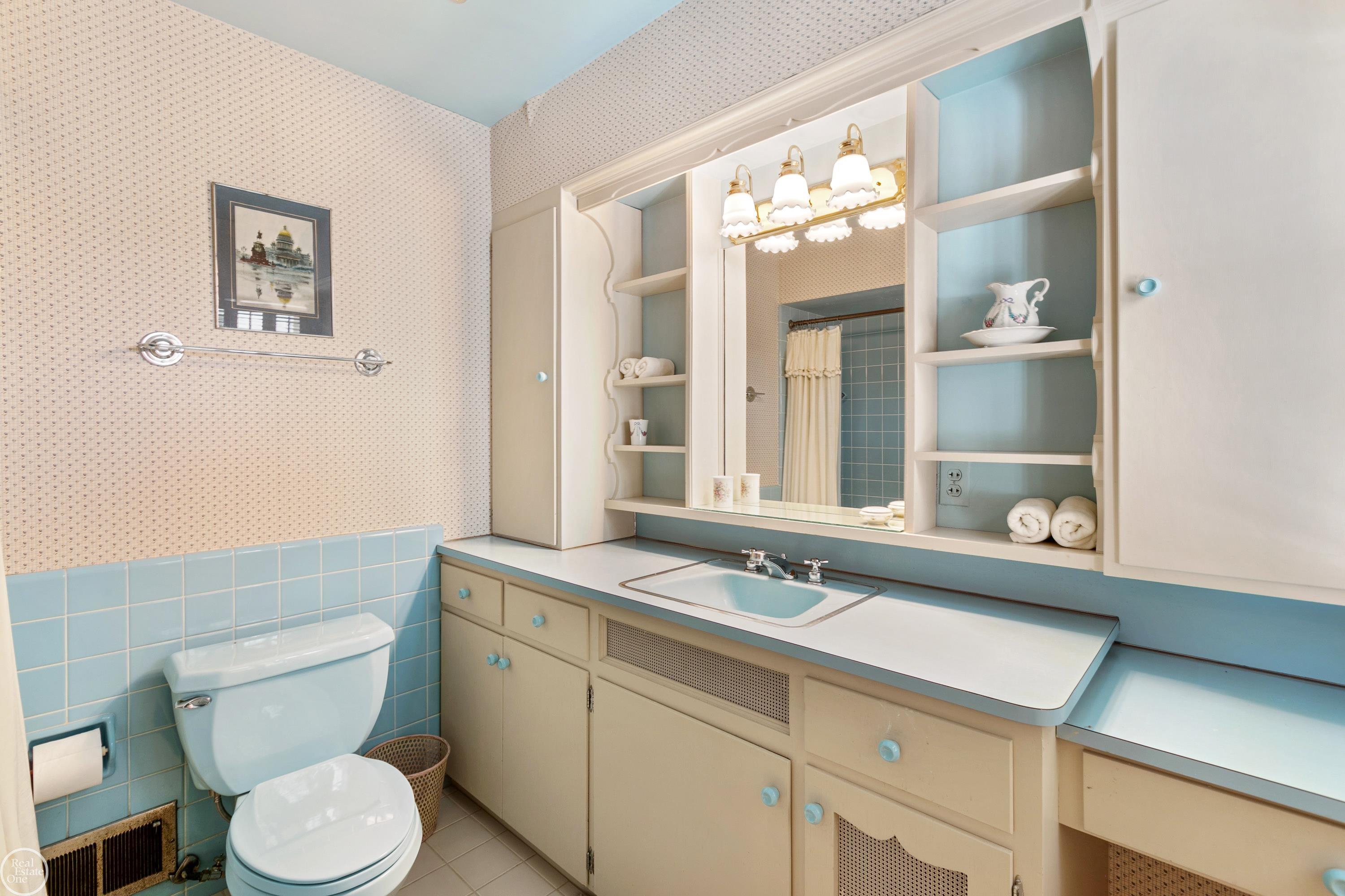 755 Lake Shore Road Grosse Pointe, MI 48236 - Photo 29 of 66 50097157-28.JPG
