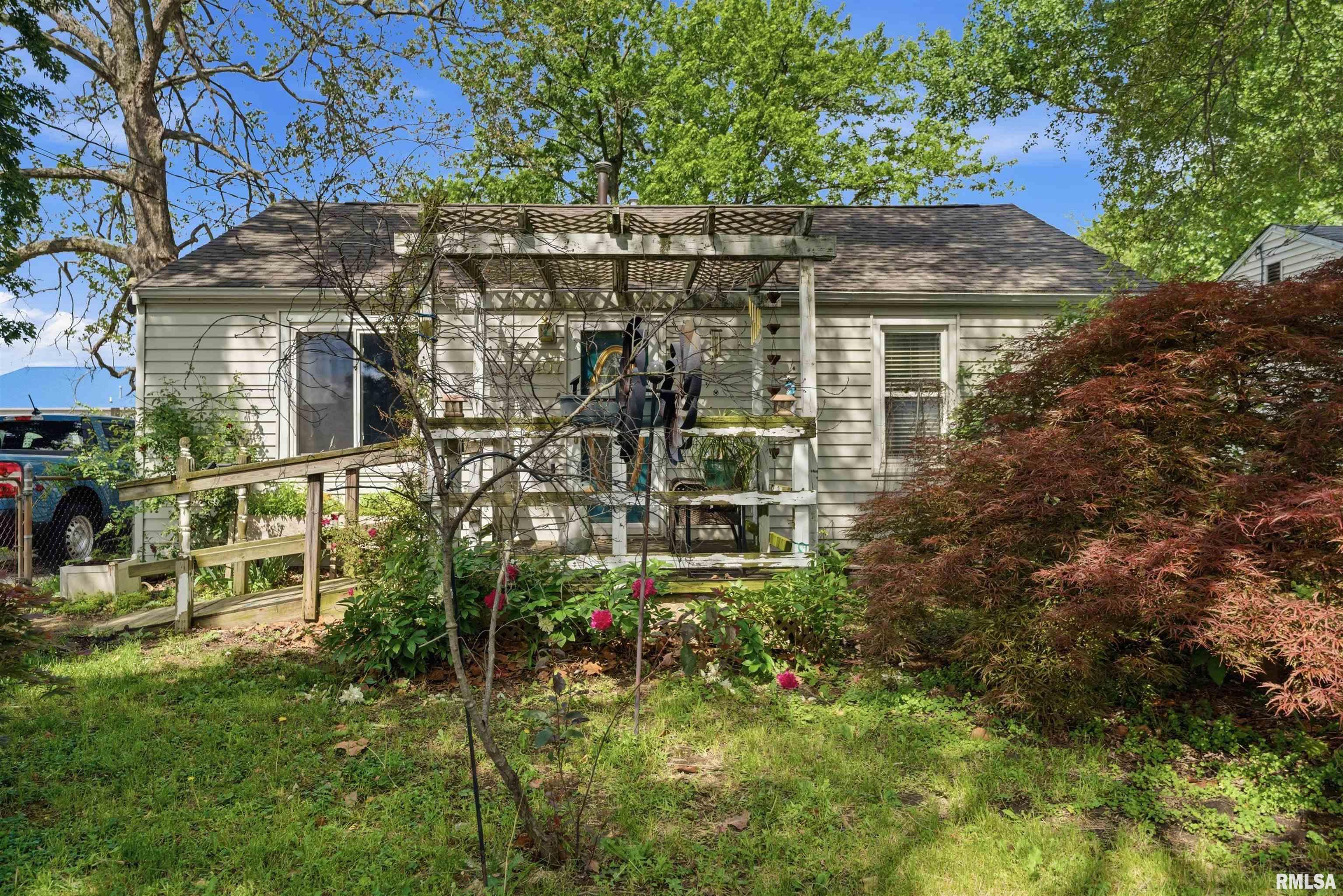 107 Florida Avenue Washington, IL 61571 - Photo 1 of 19