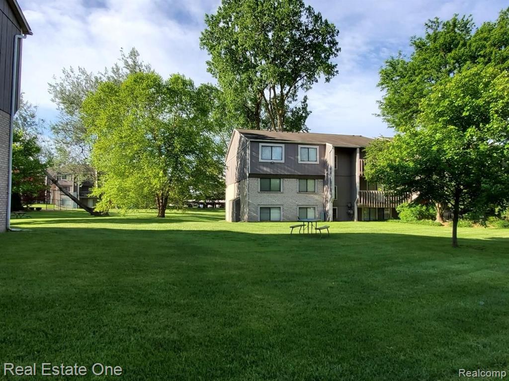 29870 West 12 Mile Road, Unit 706 Farmington Hills, MI 48334 - Photo 15 of 16