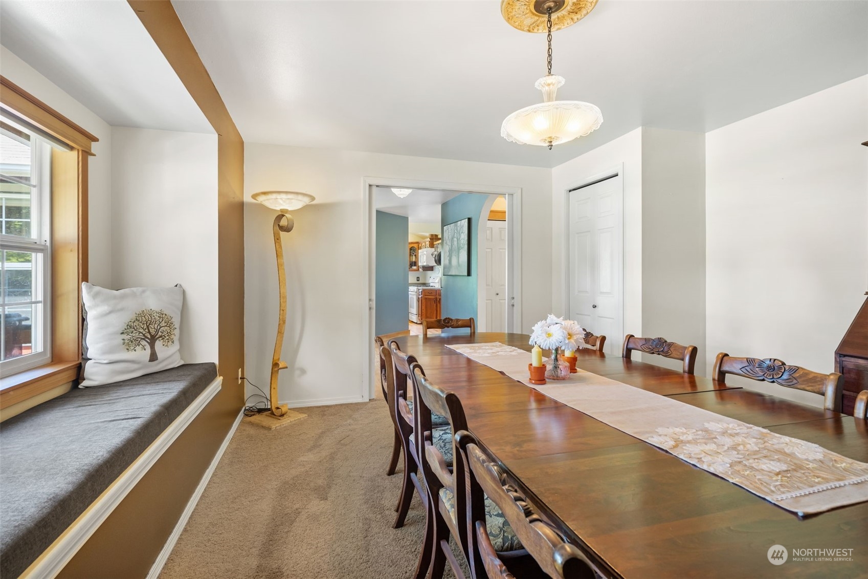 916 McLeod Road Bellingham, WA 98226 - Photo 12 of 40 a dining room with furniture and window