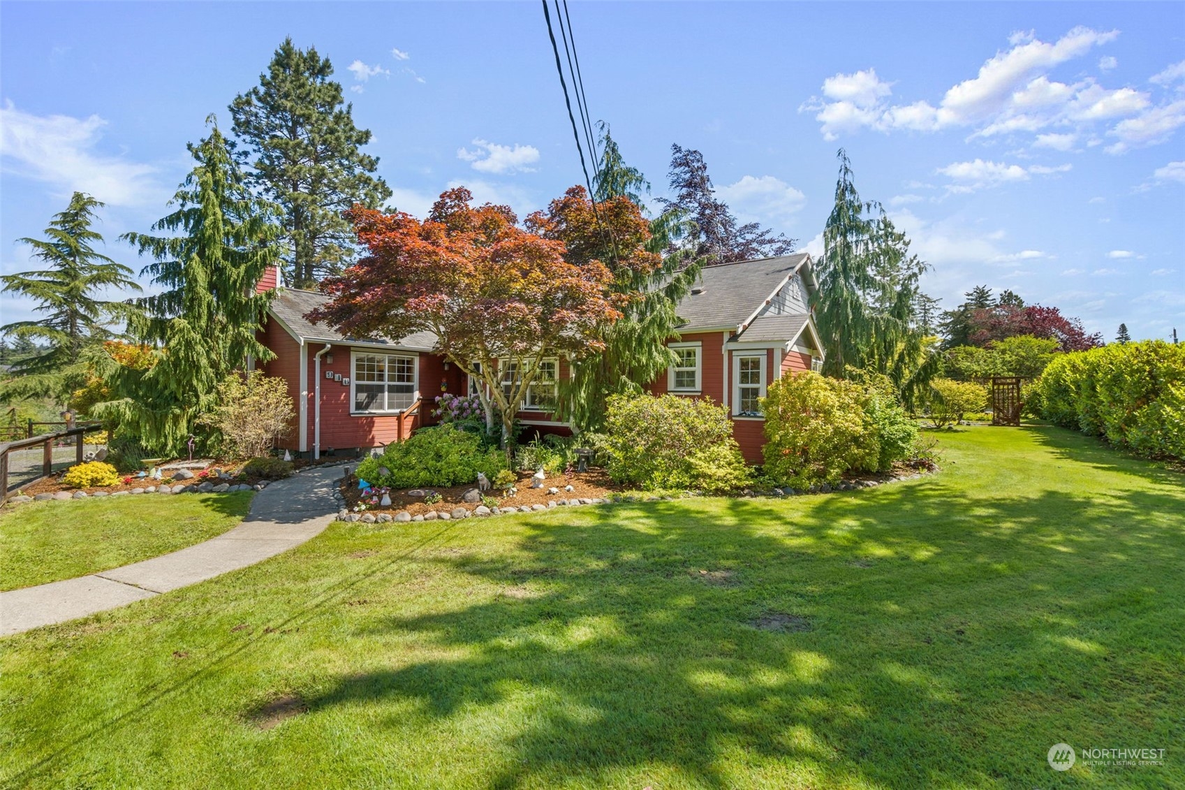 916 McLeod Road Bellingham, WA 98226 - Photo 37 of 40 a front view of a house with a yard