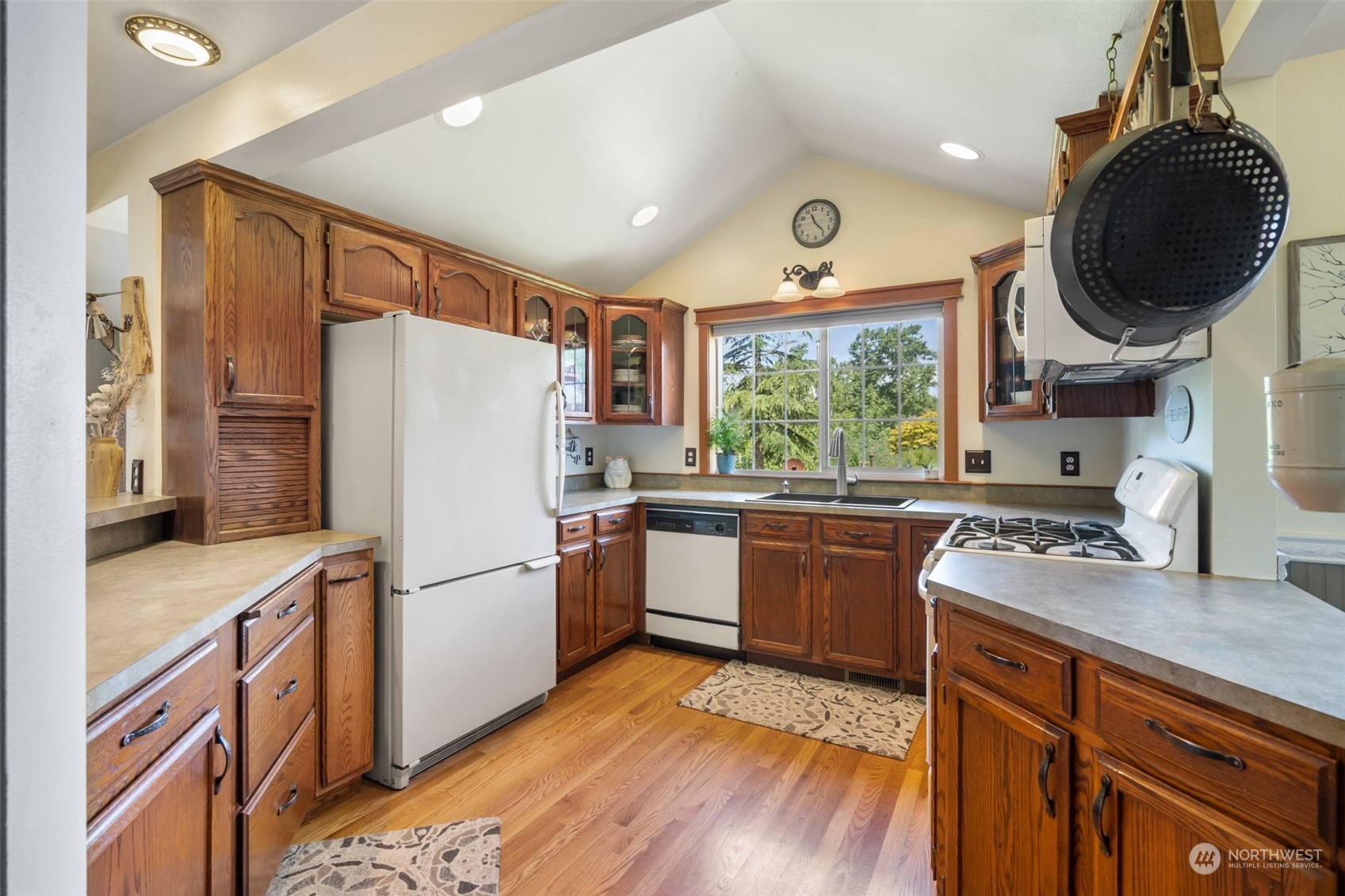 916 McLeod Road Bellingham, WA 98226 - Photo 6 of 40 a kitchen with a refrigerator a sink and a stove