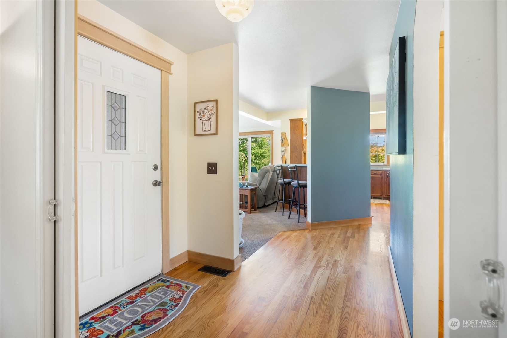 916 McLeod Road Bellingham, WA 98226 - Photo 10 of 40 a view of livingroom with hardwood and hallway