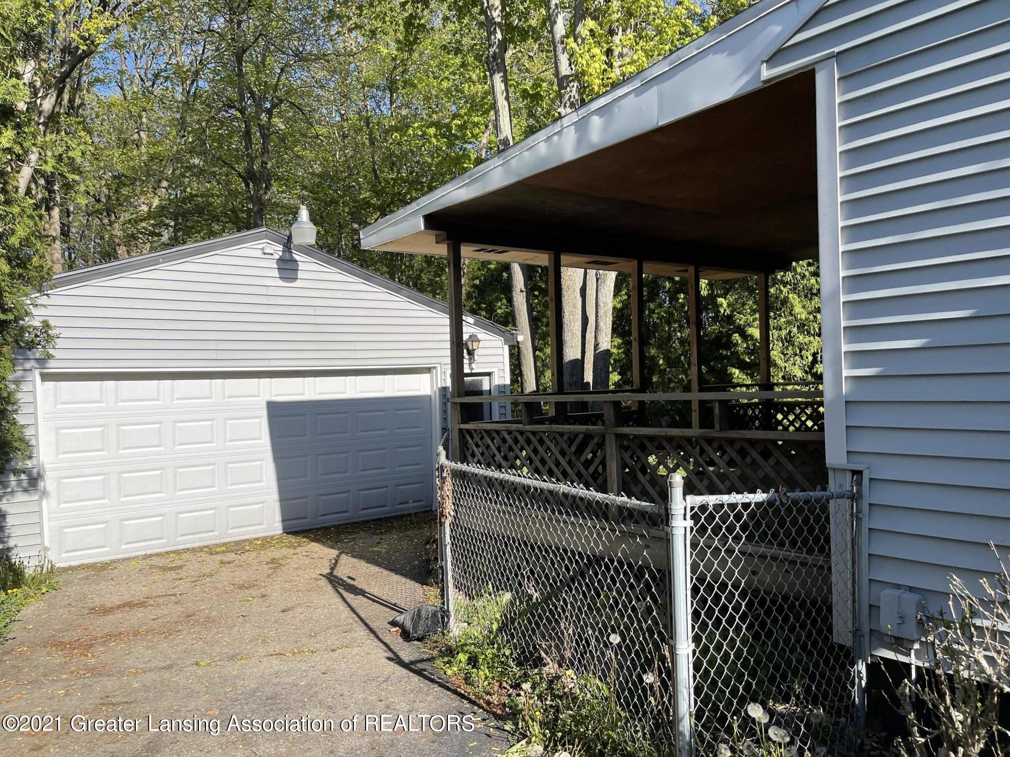 3034 Sunderland Road Lansing, MI 48911 - Photo 16 of 20 Garage