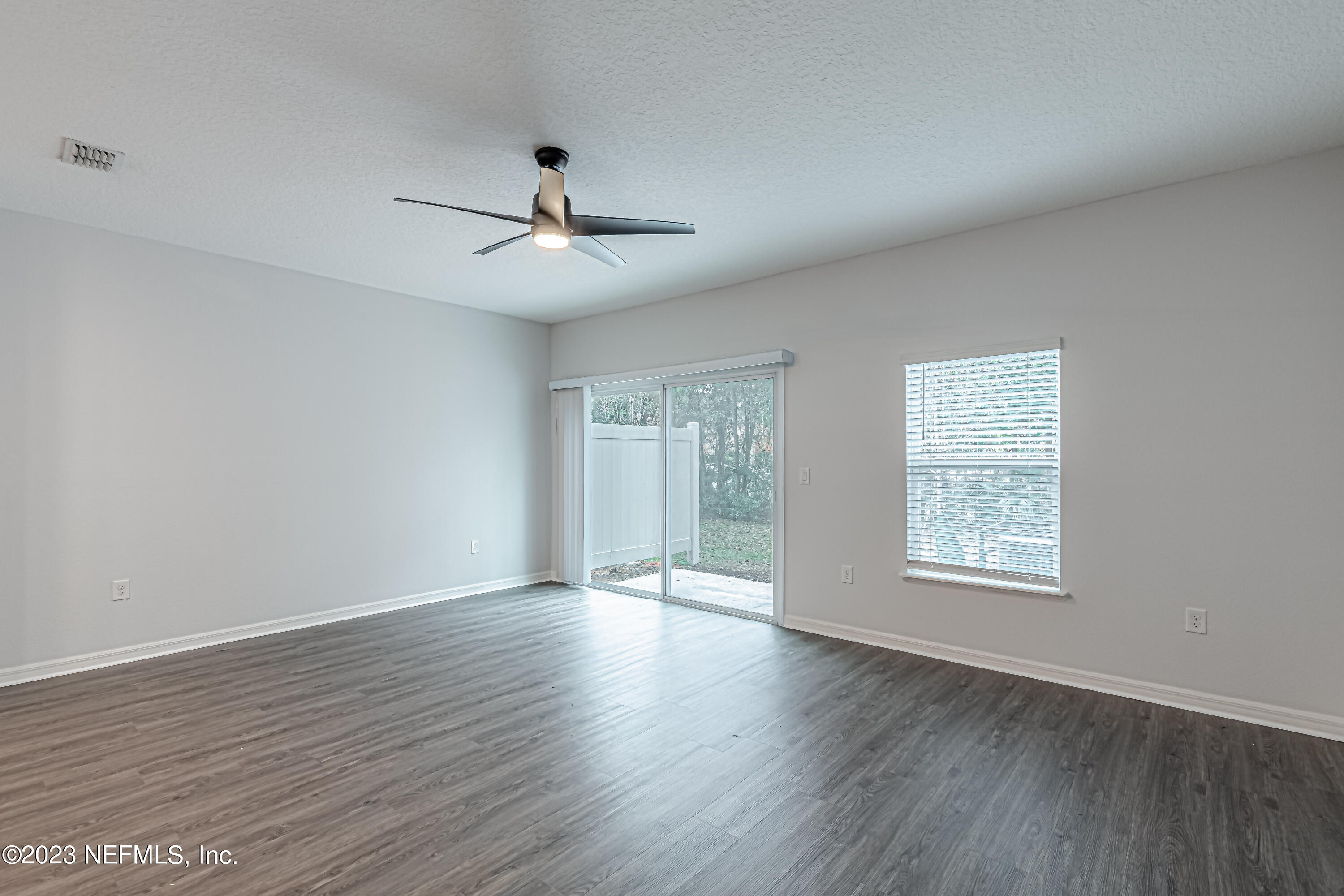 754 Bent Baum Road Jacksonville, FL 32205 - Photo 15 of 33 17-Living Room