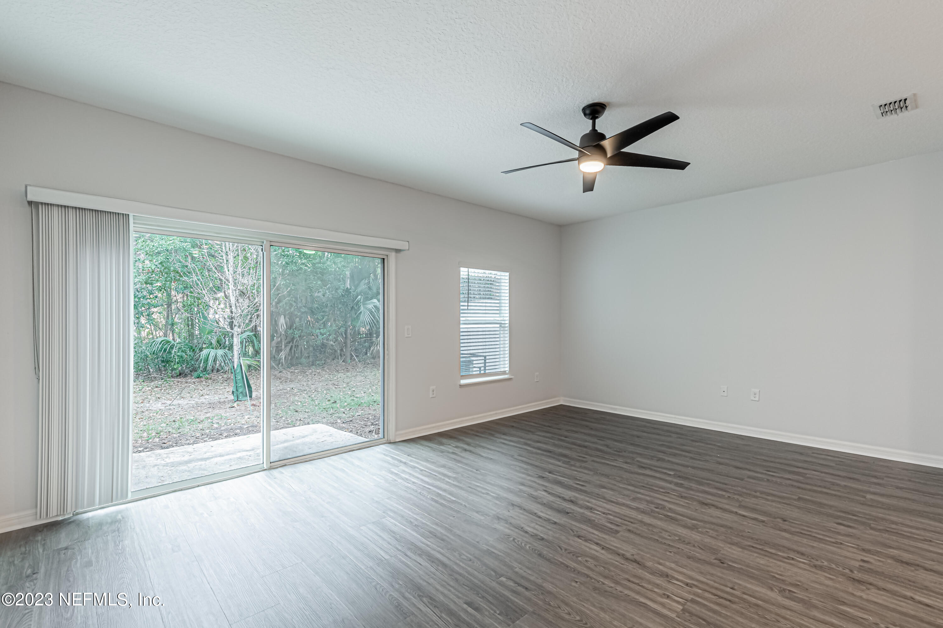754 Bent Baum Road Jacksonville, FL 32205 - Photo 17 of 33 19-Living Room