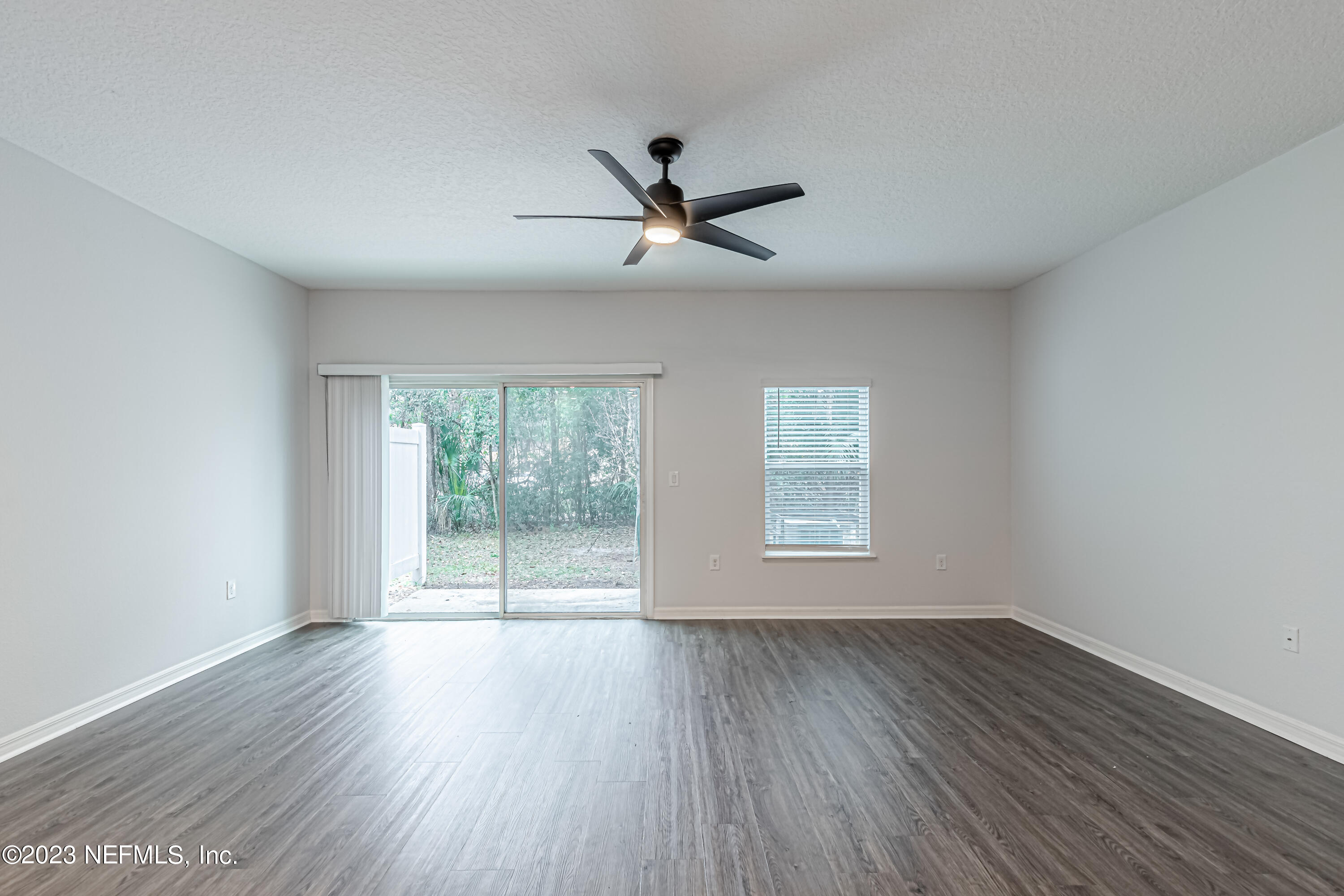 754 Bent Baum Road Jacksonville, FL 32205 - Photo 18 of 33 20-Living Room