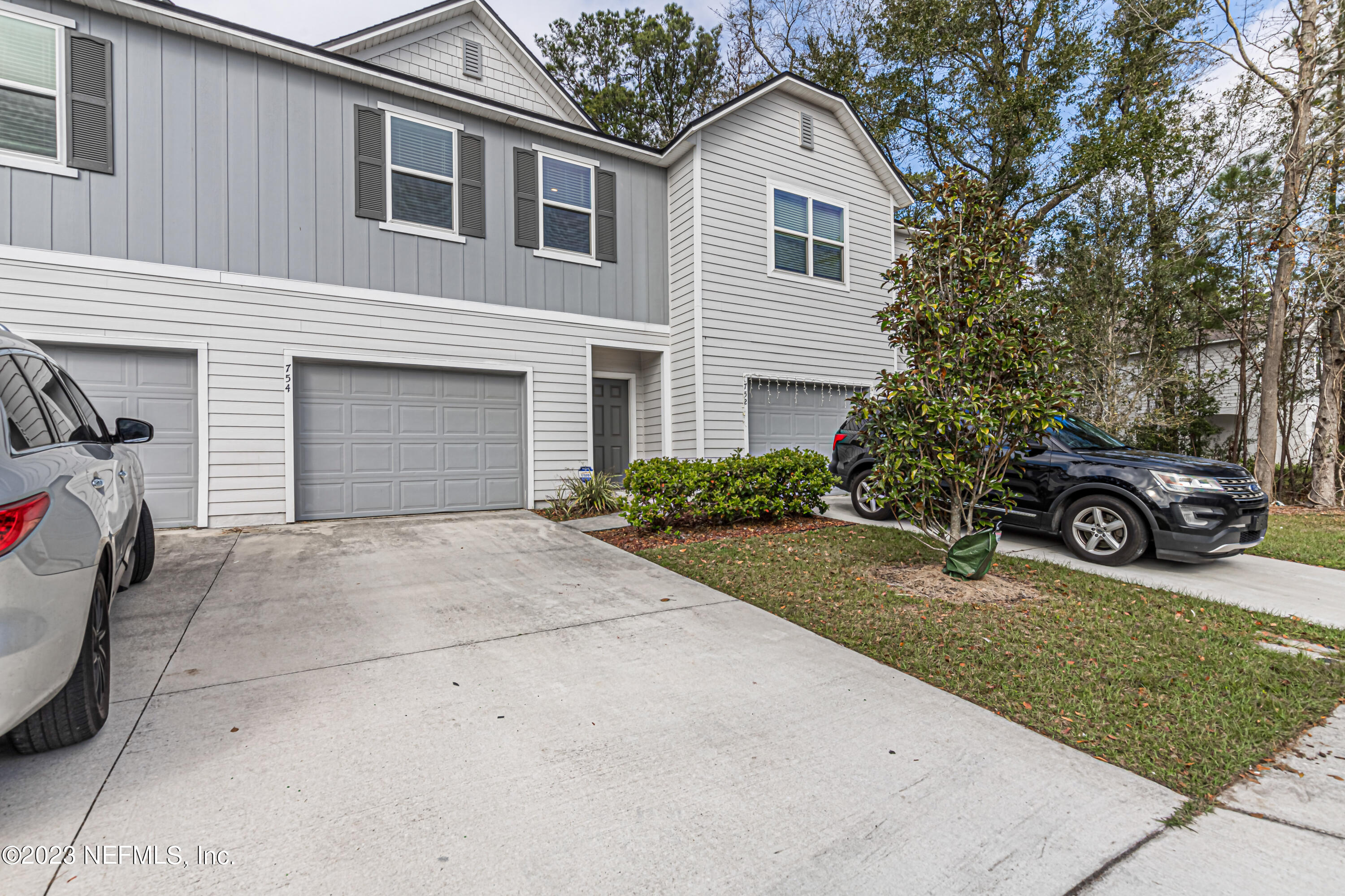 754 Bent Baum Road Jacksonville, FL 32205 - Photo 2 of 33 2-Drive Way