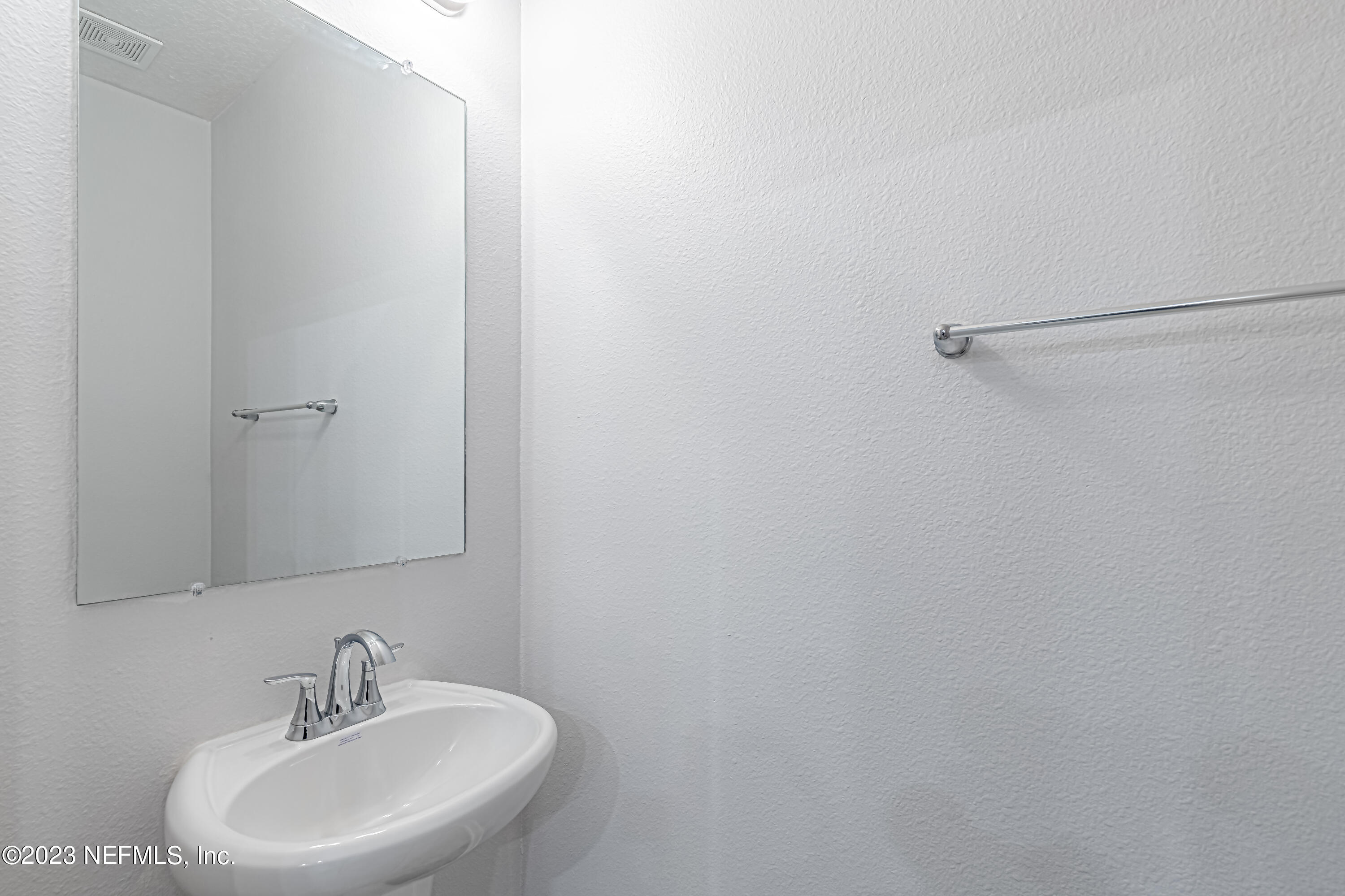 754 Bent Baum Road Jacksonville, FL 32205 - Photo 7 of 33 9-Hallway Half Bathroom