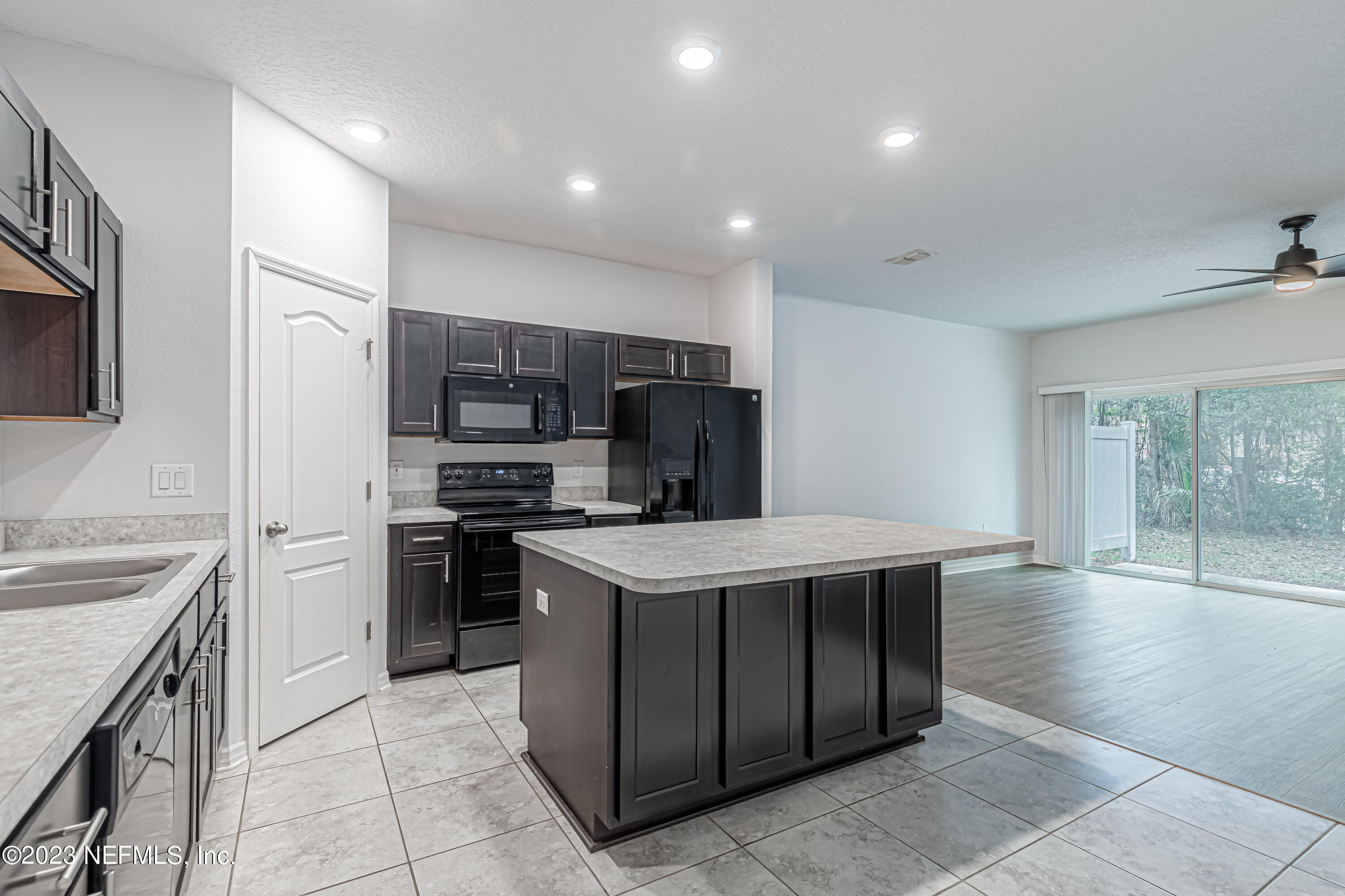 754 Bent Baum Road Jacksonville, FL 32205 - Photo 8 of 33 10-Kitchen