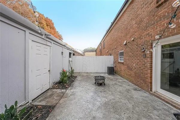 a view of a garage