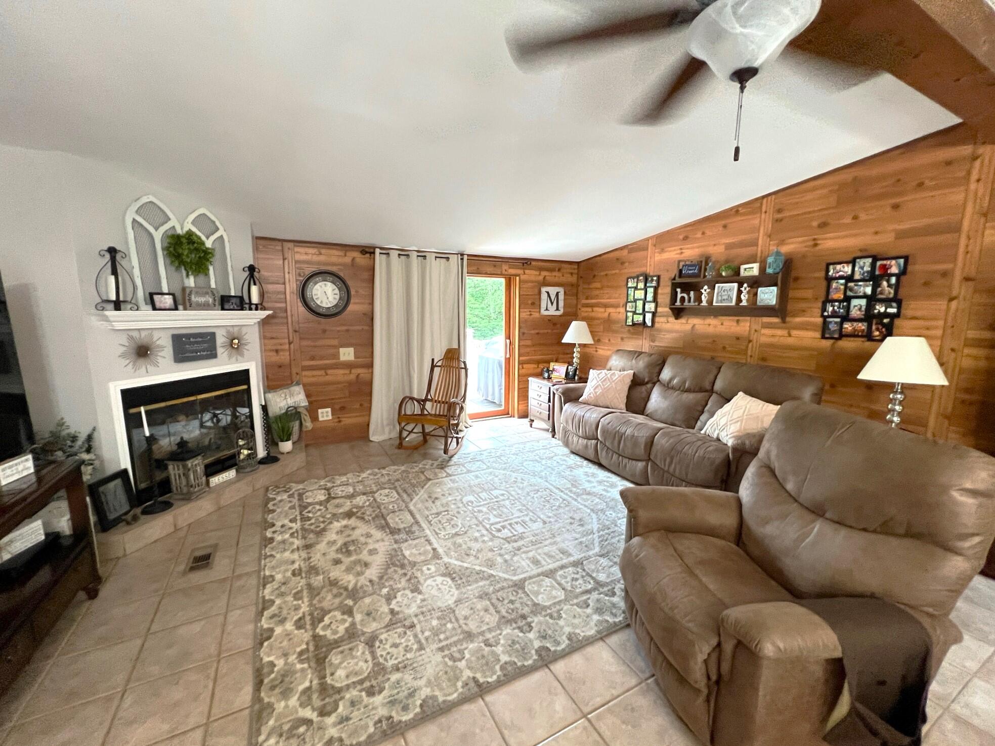 13153 Kinney Street Marcellus, MI 49067 - Photo 17 of 35 Living Room