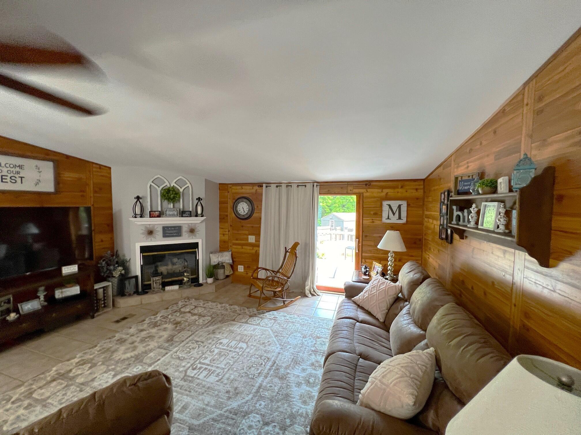 13153 Kinney Street Marcellus, MI 49067 - Photo 18 of 35 Living Room